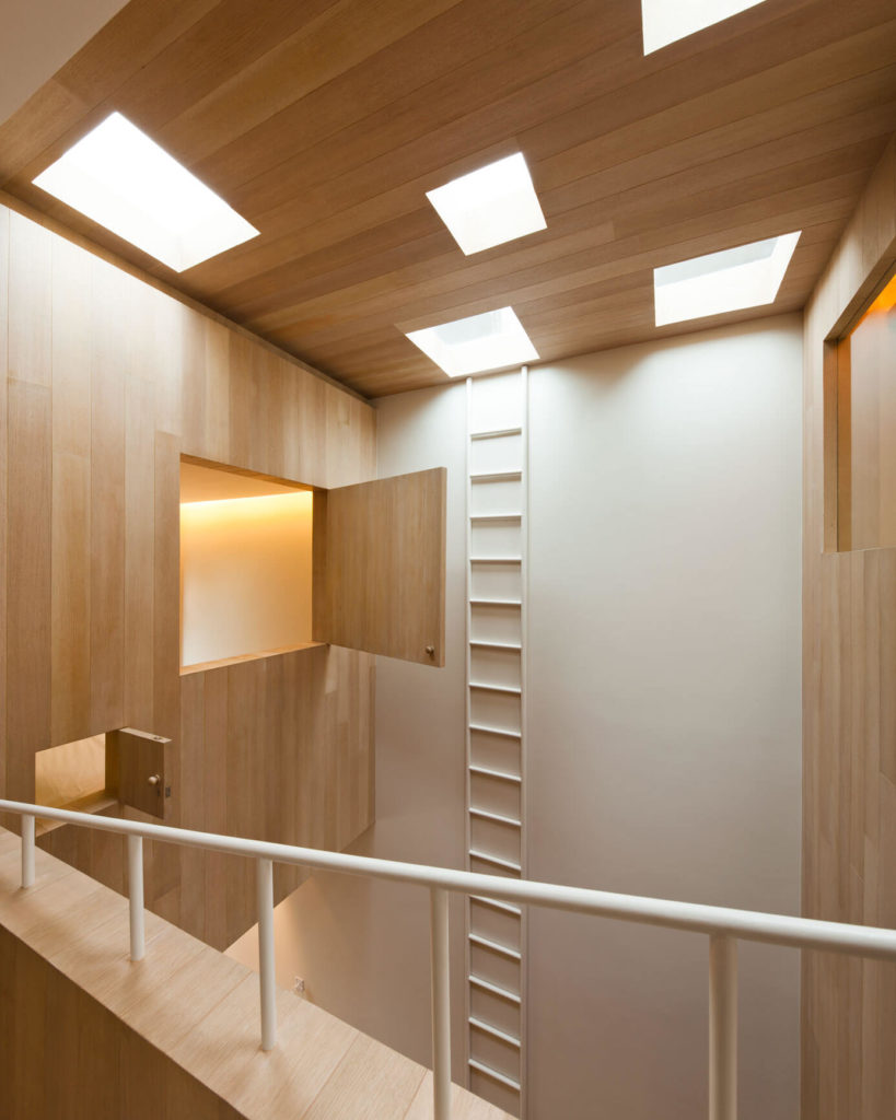 bear house houten wandbekleding plafond