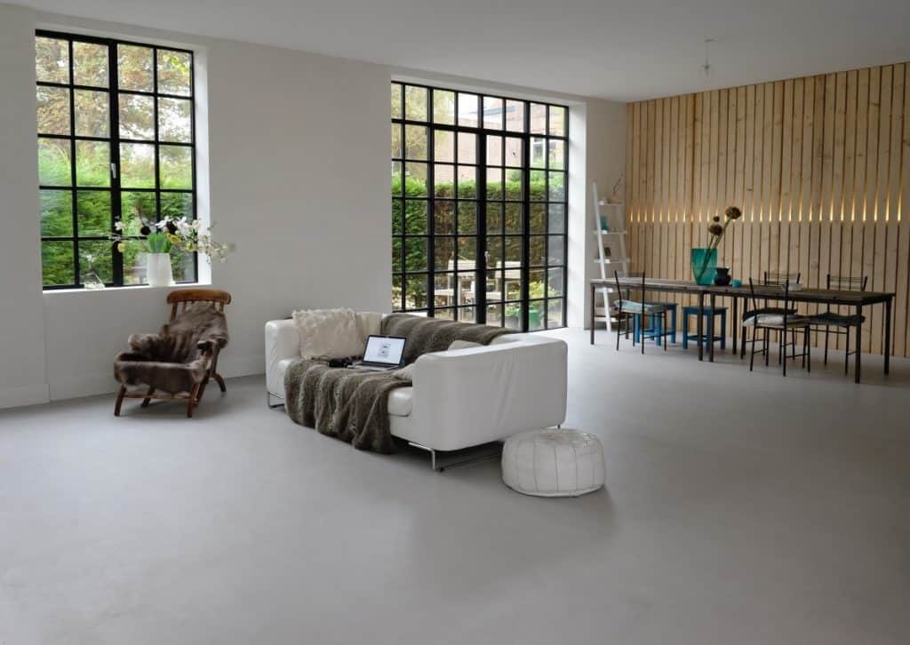 Betonlook Marmoleum vloeren zijn een heel goed alternatief voor betonvloeren en gietvloeren.