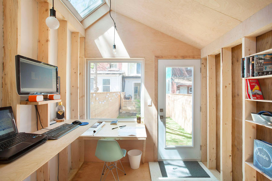 Architect Oliver Dang heeft dit super leuke en praktische thuiskantoor gerealiseerd in zijn tuin.