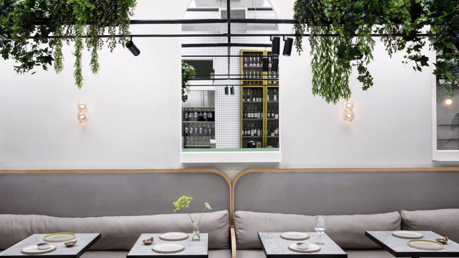 Botanical punk café Redroaster - Huis-inrichten.com