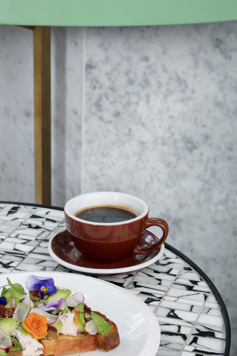 Botanical punk café Redroaster - Huis-inrichten.com