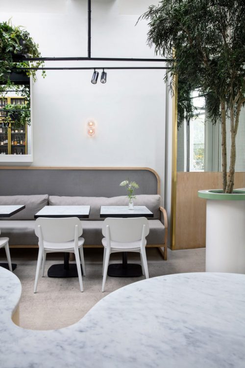Botanical punk café Redroaster - Huis-inrichten.com