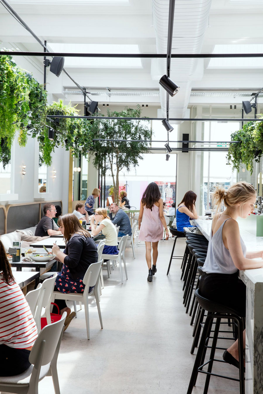 Botanical punk café Redroaster - Huis-inrichten.com