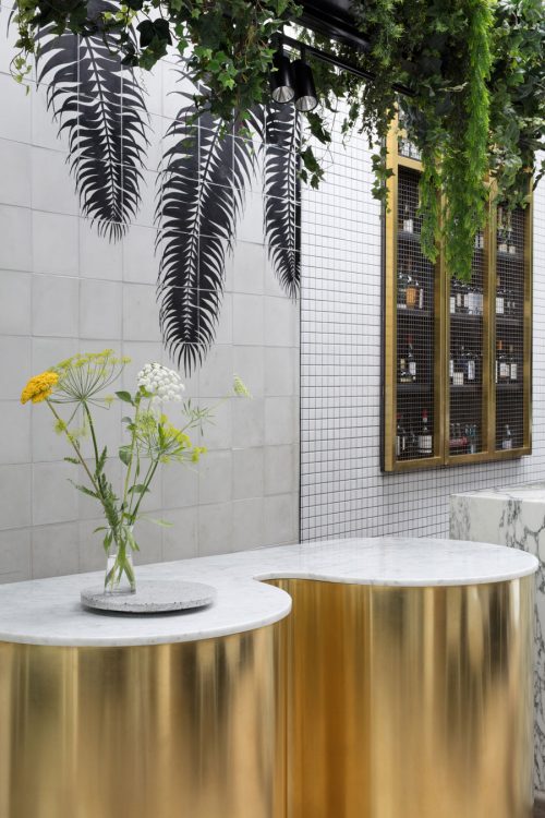 Botanical punk café Redroaster - Huis-inrichten.com