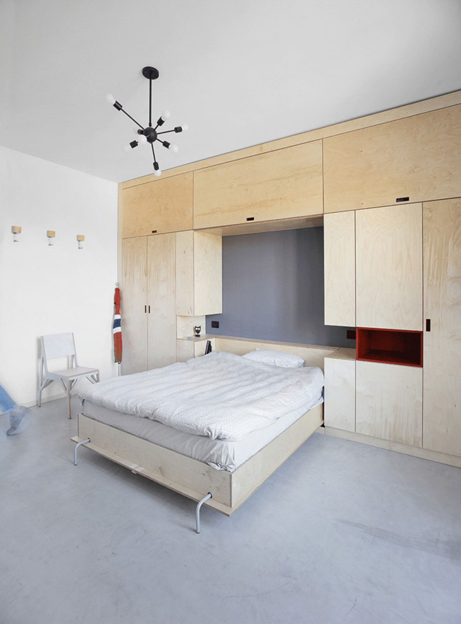 Deze mooie slaapkamer is ingericht met een inbouwkast met inklapbaar bed!