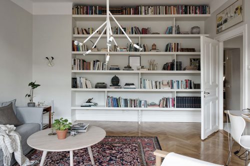 ader Bewust Onbepaald Deze woonkamer heeft een super mooie boekenkast wand! - Huis-inrichten.com