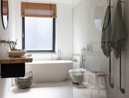 Een badkamer die makkelijker schoon blijft: zo bescherm je glas en tegels