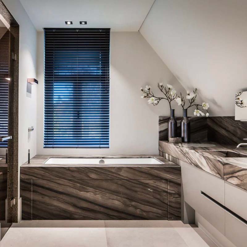 Mineral is een veelzijdige en kalmerende kleur, gekenmerkt door grijstinten, groenen en blauwen. Deze prachtige kleurtint voegt harmonie toe aan zowel moderne als klassieke interieurs en vormt een perfecte combinatie met luxe materialen zoals marmer en hout. Mineral is een veelzijdige en kalmerende kleur, gekenmerkt door grijstinten, groenen en blauwen. Deze prachtige kleurtint voegt harmonie toe aan zowel moderne als klassieke interieurs en vormt een perfecte combinatie met luxe materialen zoals marmer en hout.