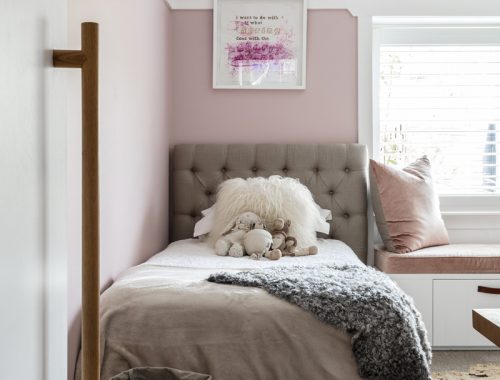 Gedeelde roze kinderkamer voor een tweeling!