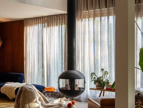 In dit blogartikel lees je over de vijf belangrijkste aandachtspunten voor als je ook een hangende houtkachel in de woonkamer overweegt.
