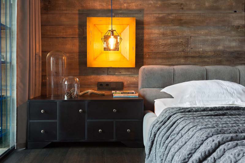 Hanglamp boven nachtkastje