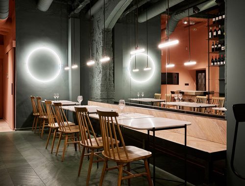 Het mooie interieur van wijnbar Orvay in Barcelona