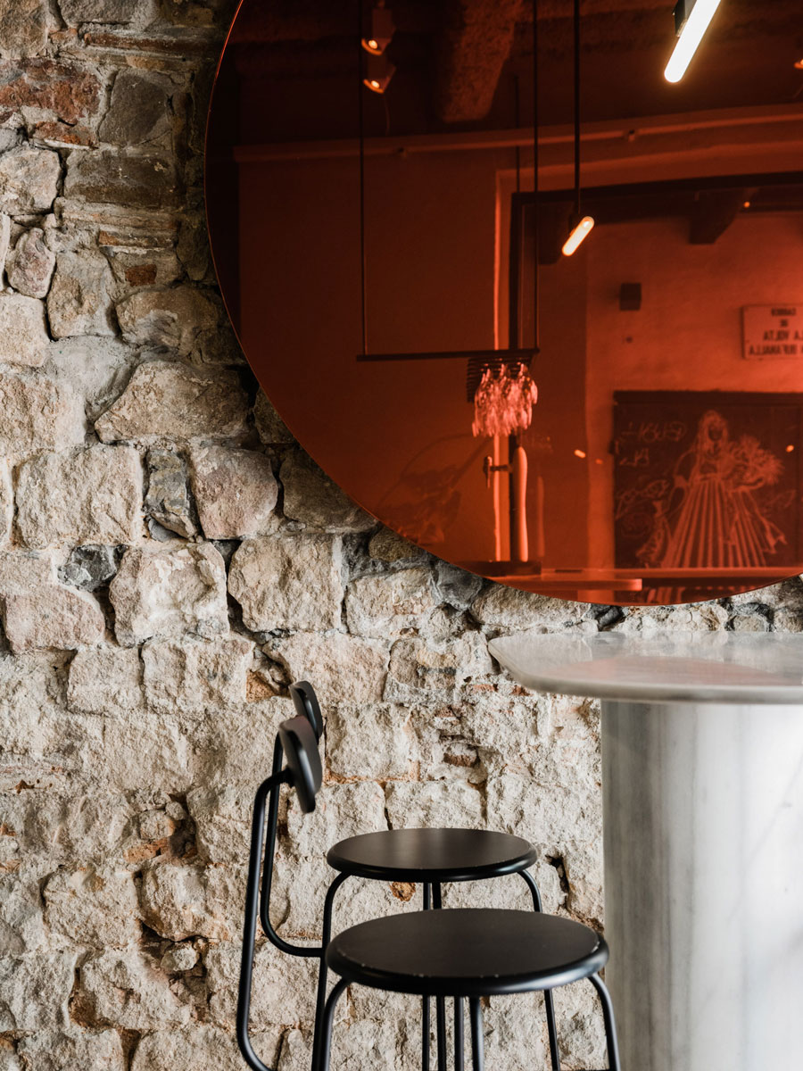 Het mooie interieur van wijnbar Orvay in Barcelona Het mooie interieur van wijnbar Orvay in Barcelona