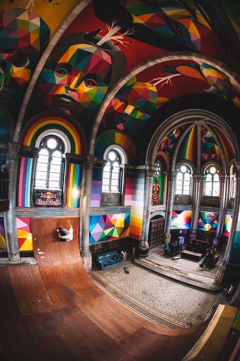 Honderd jaar oude kerk omgetoverd tot kleurrijk skatepark