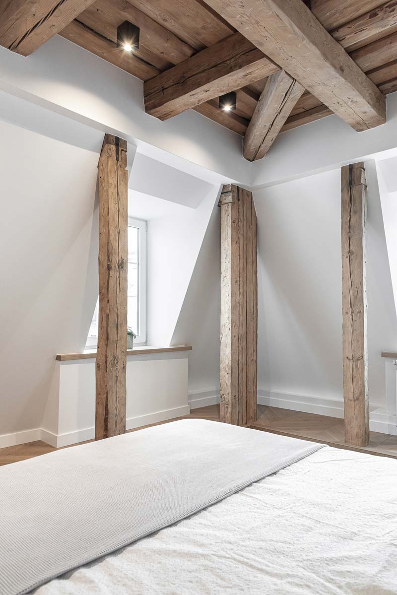 houten balken pilaren slaapkamer