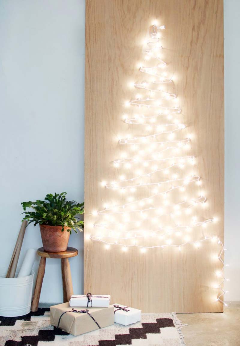 Houten kerstboom maken snoerverlichting