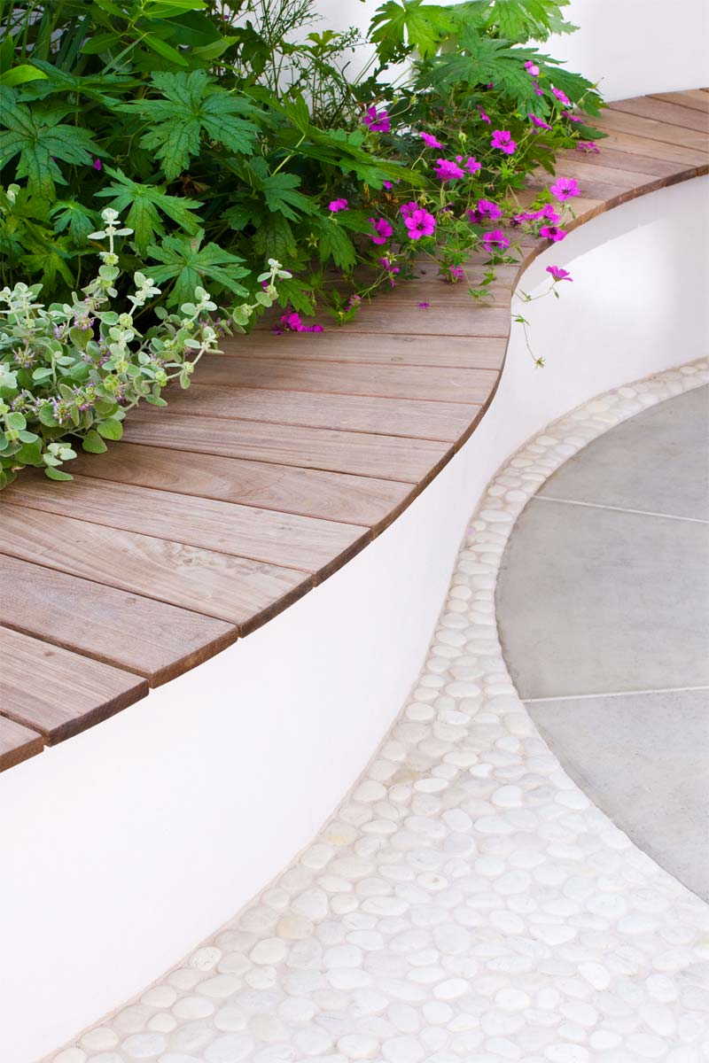ibiza tuin vaste plantenbak vaste bank hardhout