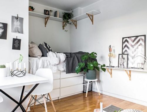 Nog een heel meel voorbeeld van een IKEA Malm hoogslaper, die perfect past in het nisje van een klein appartement.