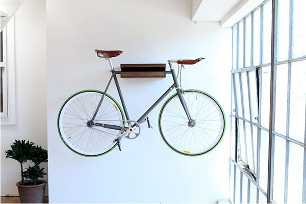 Industrieel interieur fiets aan de muur