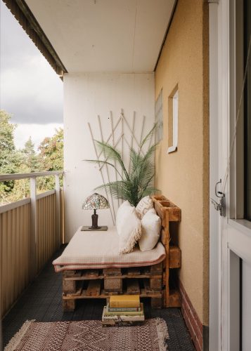 klein balkon diy bank houten pallet