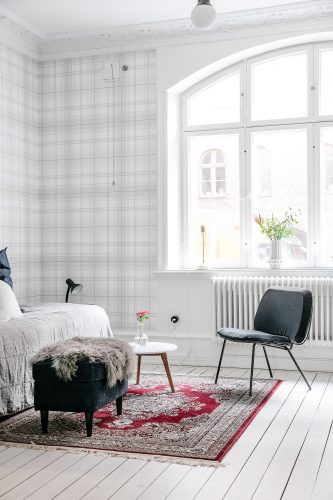 Vintage vloerkleed in witte woonkamer