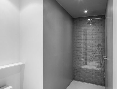 Kleine minimalistische badkamer