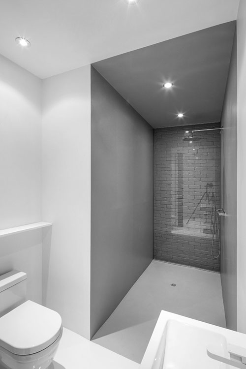 Kleine minimalistische badkamer