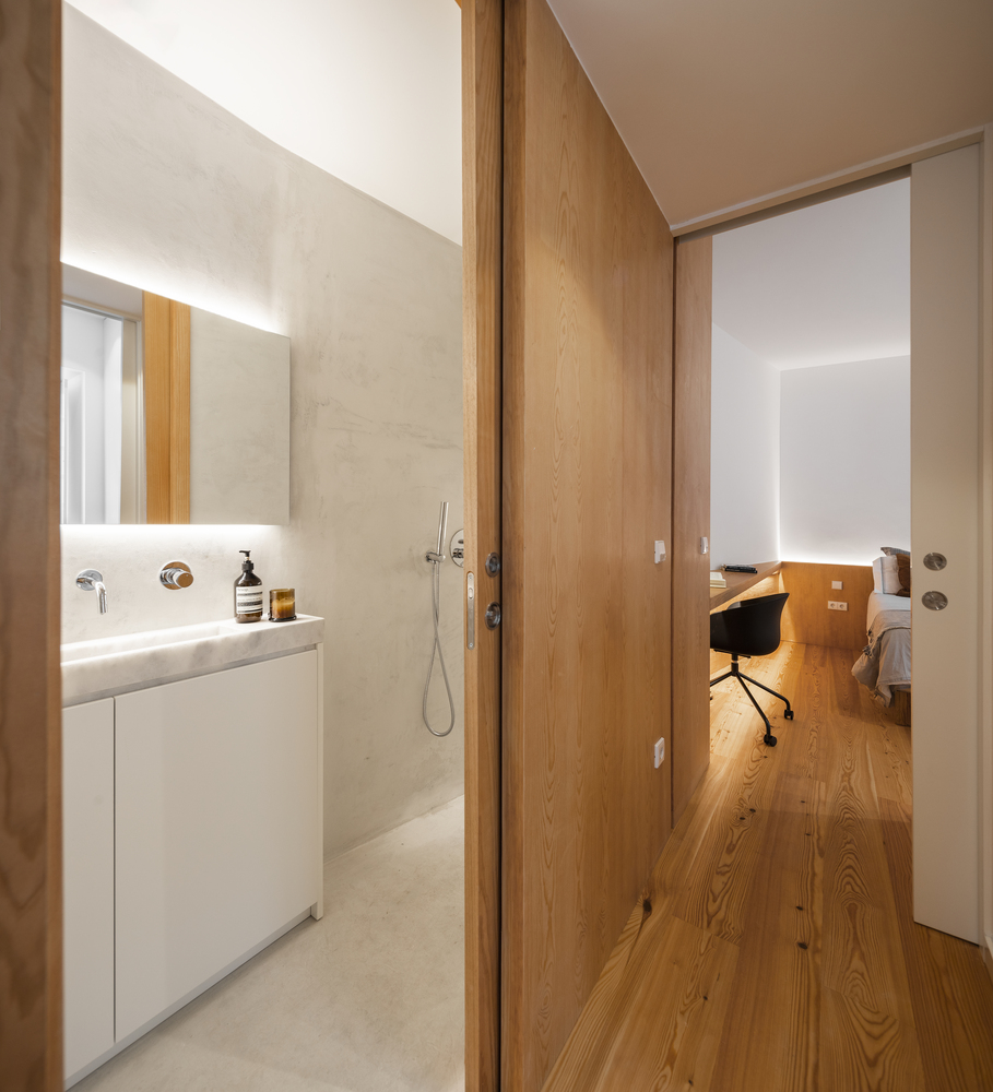 kleine smalle badkamer houten schuifdeur kleine smalle badkamer houten schuifdeur