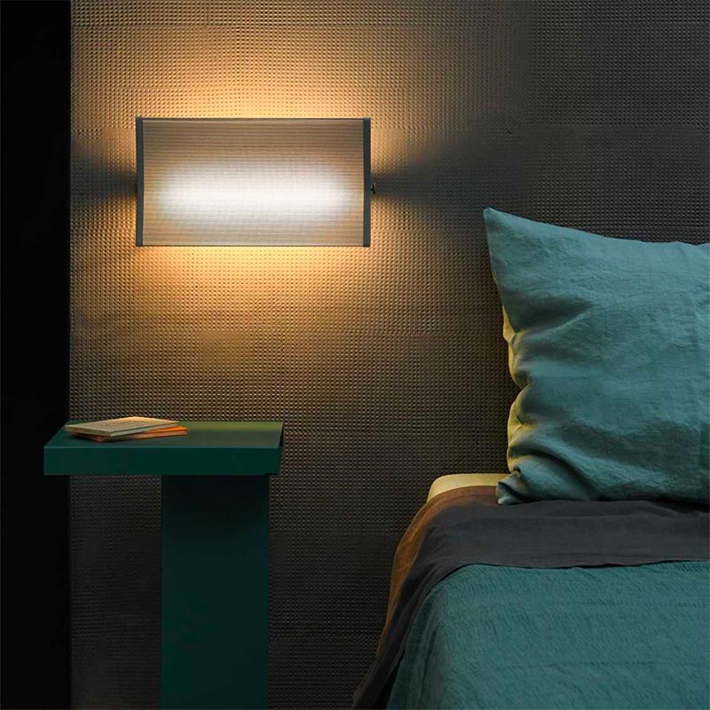In deze slaapkamer is goed zichtbaar hoe sfeervol de Sammode G3 wandlamp is.
