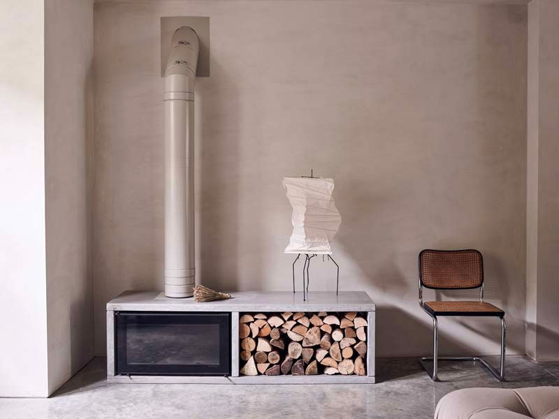 Bauwerk Colour Lime wash verf in de kleur bone, in een project van Daytrip Studio | Fotografie: Jake Curtis