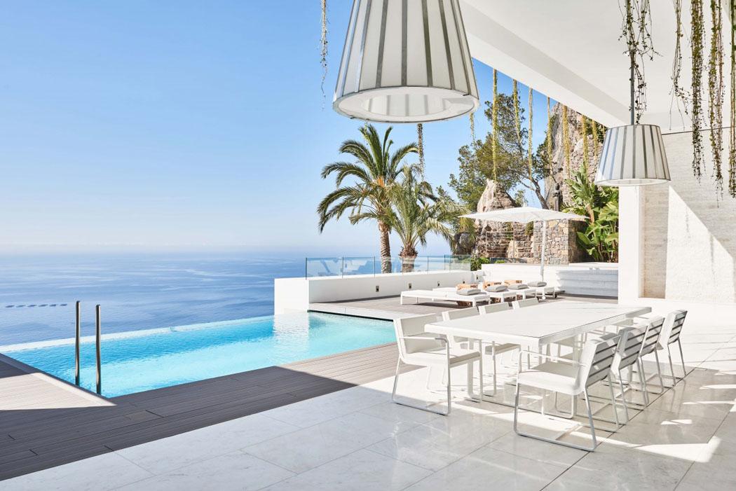 luxe altea blueport villa aan de middellandse zeekust eric kuster zwembad tafel