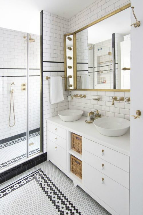 Luxe badkamer met inloopkast in klassieke stijl