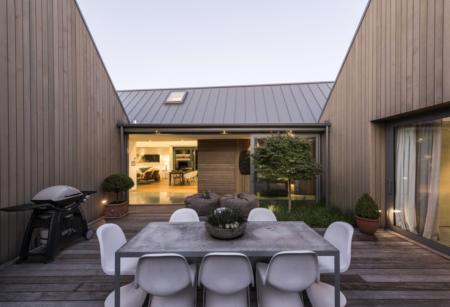 Luxe minimalistische patio tuin