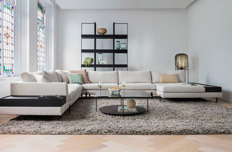 In deze luxe woonkamer is er gekozen voor de mooie grote Hoekbank Enzo Luca Pompei van Piet Klerkx. In deze luxe woonkamer is er gekozen voor de mooie grote Hoekbank Enzo Luca Pompei van Piet Klerkx.