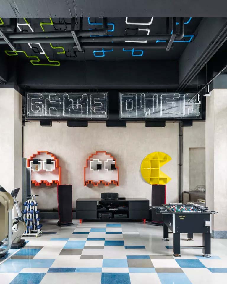 mancave ideeën garage met tafelvoetbal, entertainment systeem en gym mancave ideeën garage met tafelvoetbal, entertainment systeem en gym