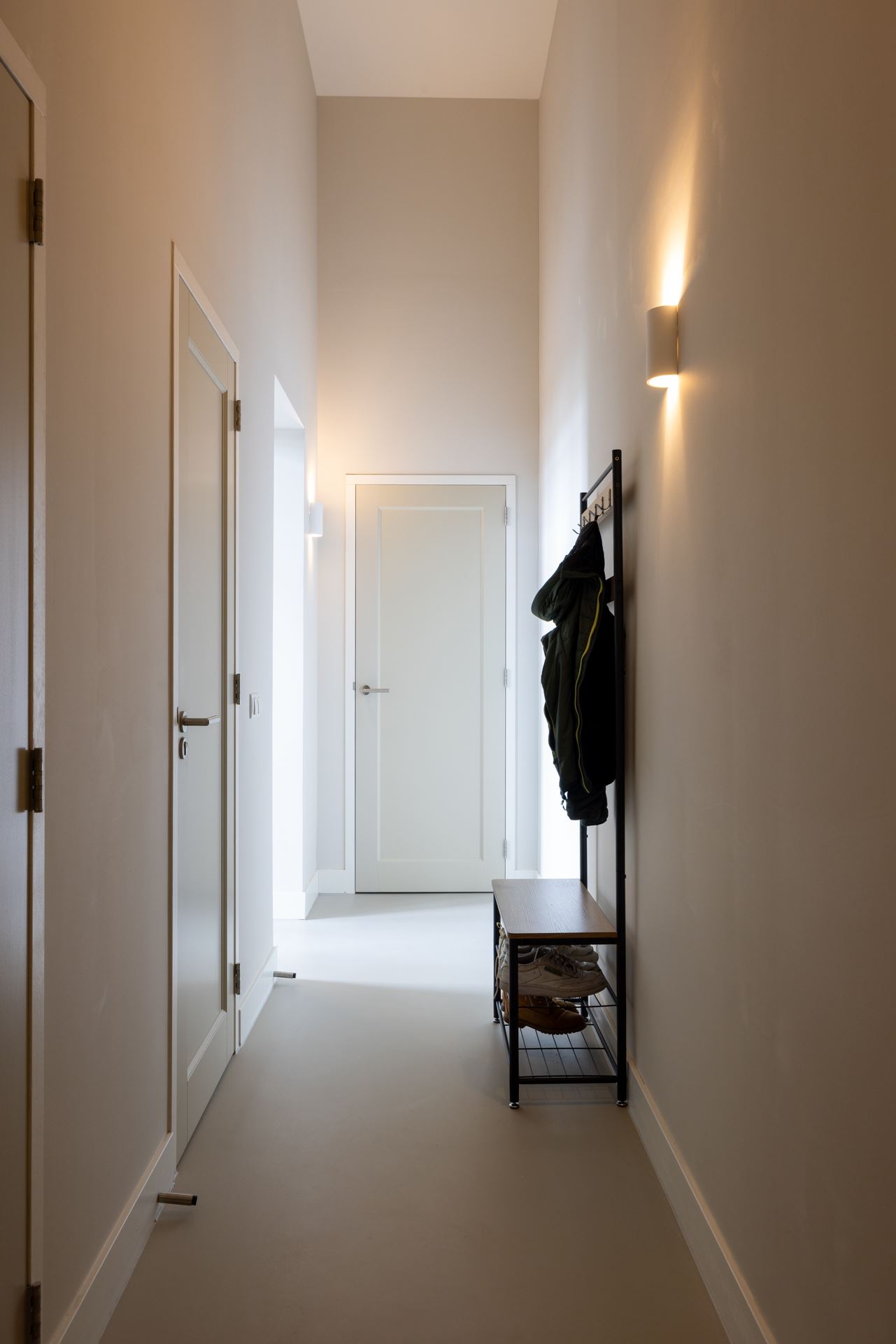 minimalistische hal industriele rek jassen schoenen minimalistische hal industriele rek jassen schoenen
