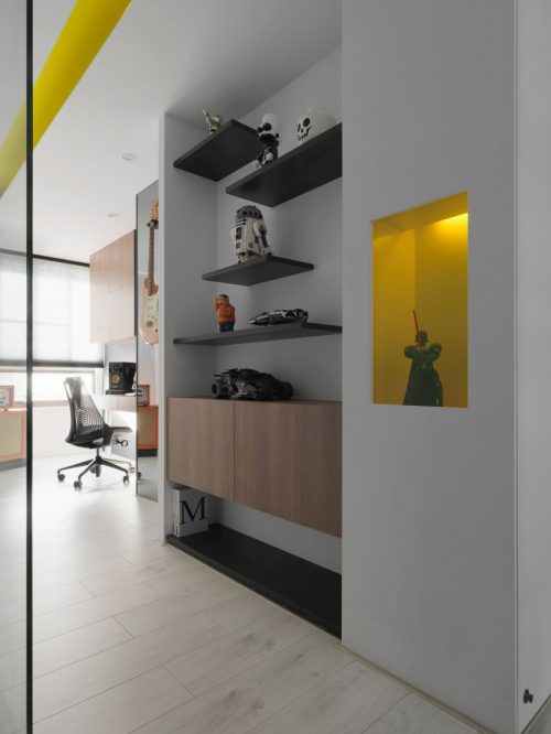 Modern appartement met zwart wit en geel