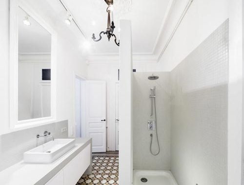 Moderne badkamer met authentieke details