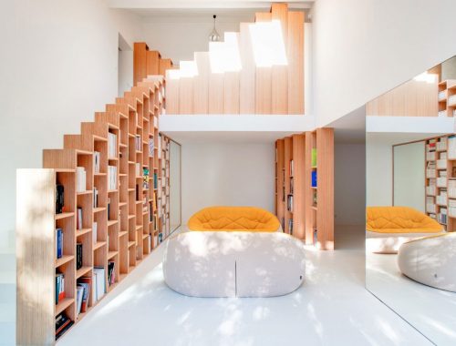 moderne-witte-woning-indrukwekkende-boekenkasten