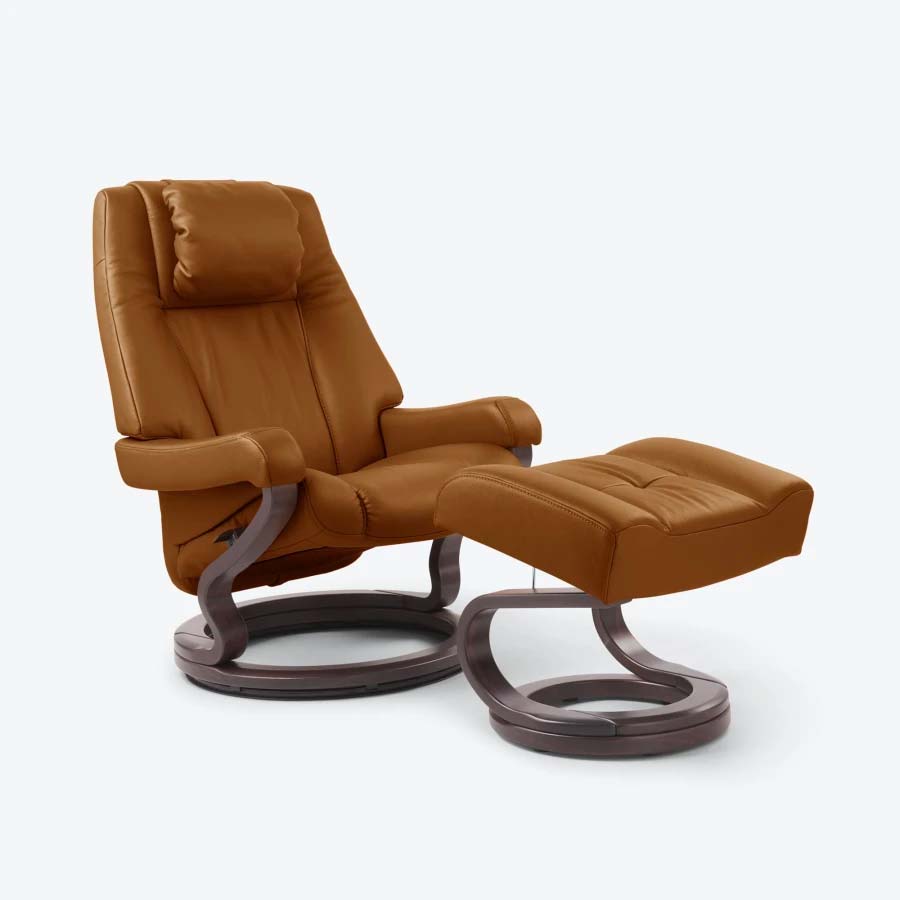 De sta-op-stoel Model Stockholm zit niet alleen super comfortabel, maar ziet er vooral ook super stijlvol uit!