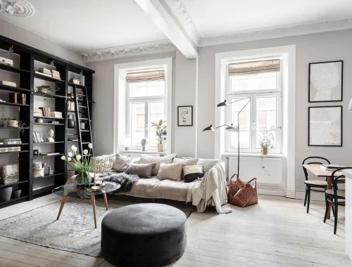 Bekijk hier op welke manieren je een mooie open boekenkast een plekje kunt geven in de inrichting van je woonkamer.