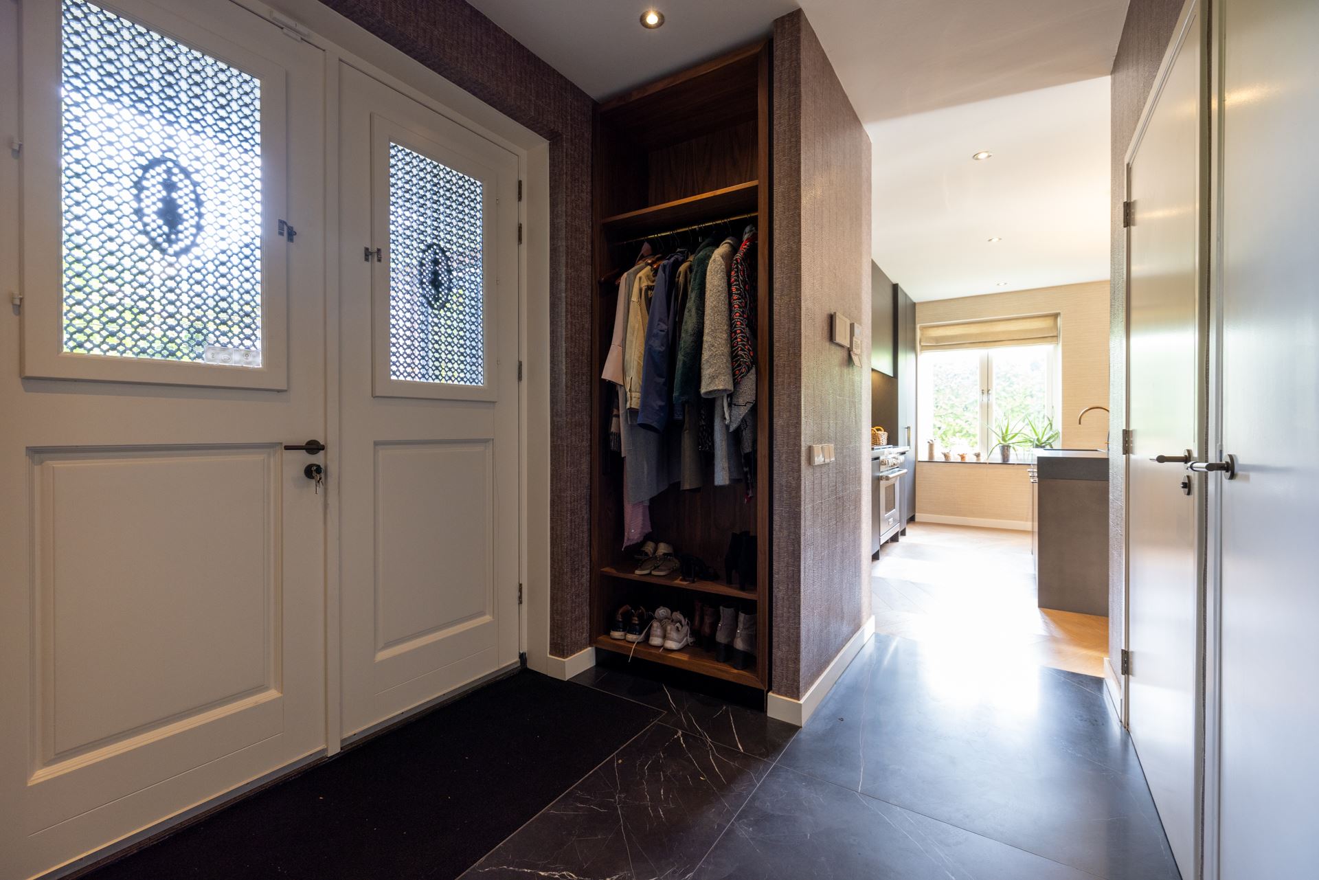 ruime hal vrijstaande villa ingebouwde open garderobekast ruime hal vrijstaande villa ingebouwde open garderobekast