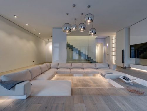 Ruime moderne woonkamer met verzonken lounge