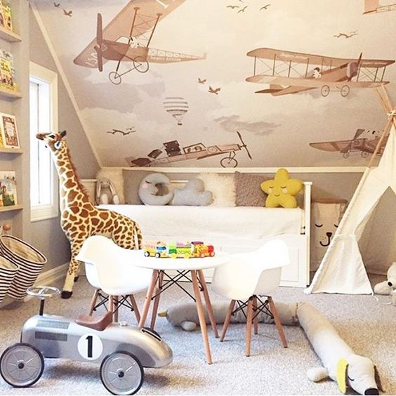 Schuine wand behangen