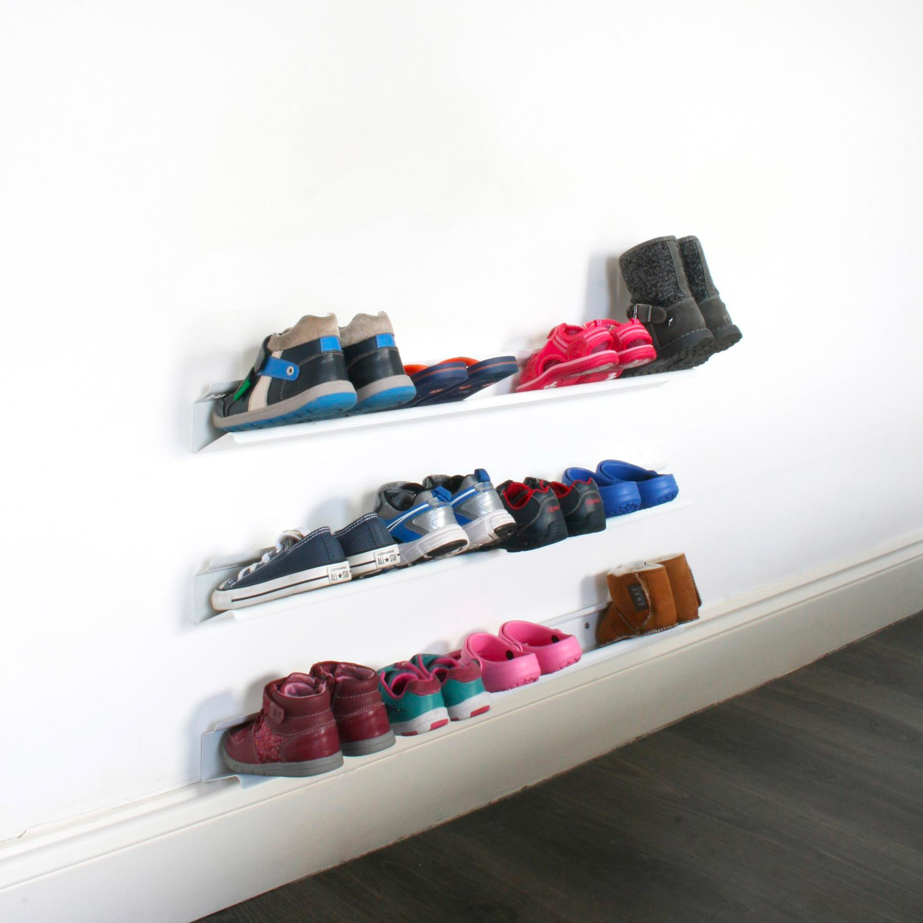 Super stijlvolle minimalistische schoenenrekken - ideaal voor aan de muur in een smalle hal