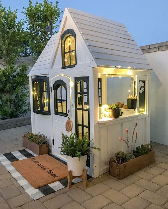 Speelhuisje in de tuin Speelhuisje in de tuin