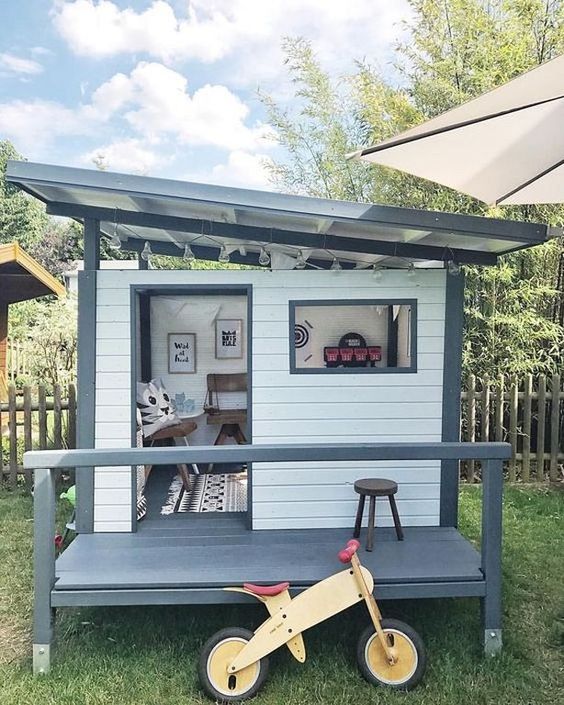 Speelhuisje in de tuin Speelhuisje in de tuin