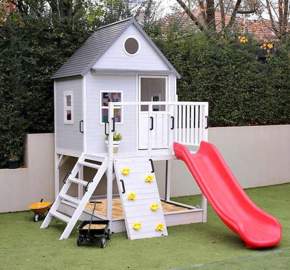 Speelhuisje in de tuin Speelhuisje in de tuin