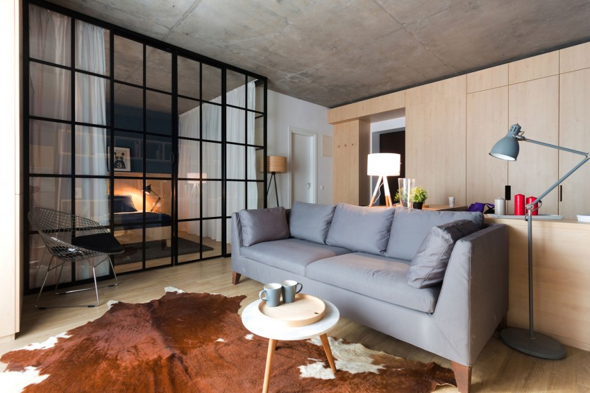 stalen schuifdeur met glas woonkamer https://www.huis-inrichten.com/flexibele-slaapkamer-open-karakter/