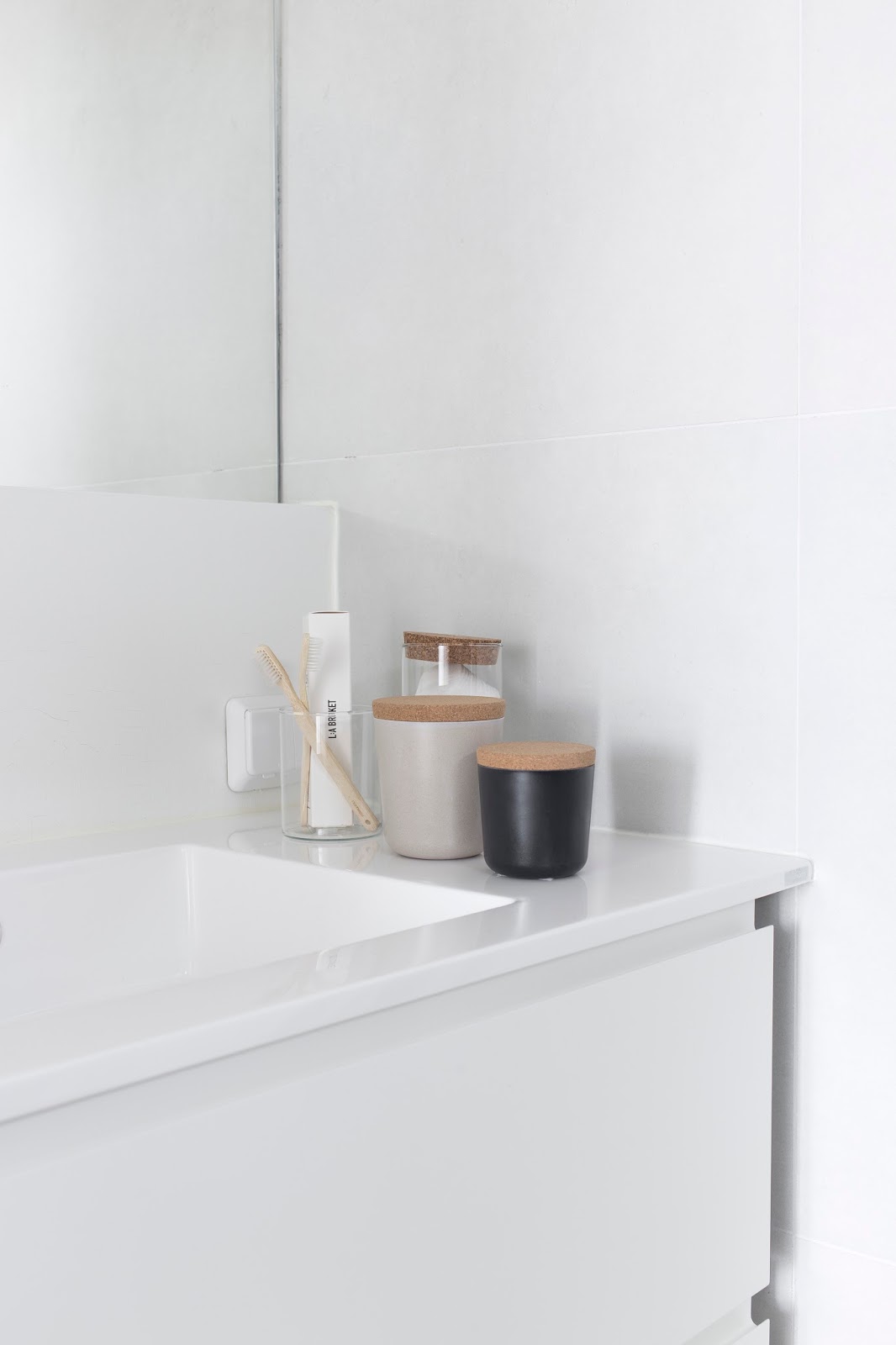 strakke-witte-badkamermeubel